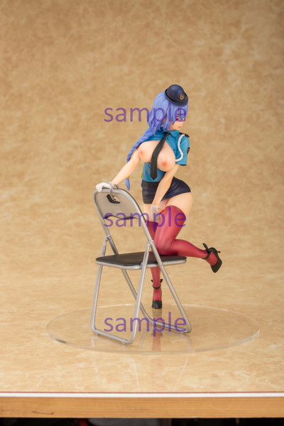 1/7スケールPVC完成塗装済 えっちな婦警さん-3